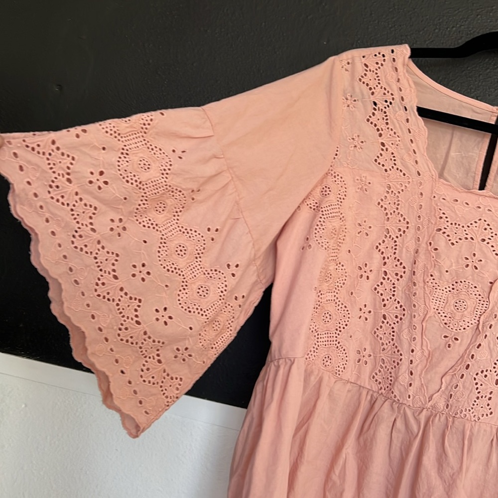 Adyson Parker pink eyelet blouse with bell sleeves size 1X Keyhole back - Picture 3 of 6
